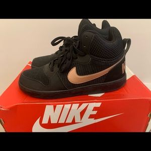 Nike Court Borough mid prem